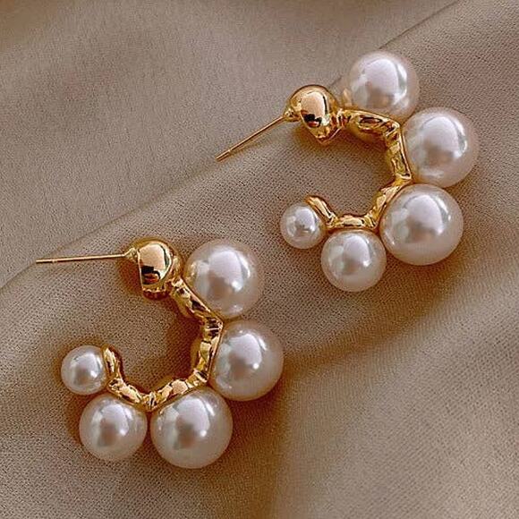 Pearl Elegant C-Shape Stud Earrings DPJE1403 - Picture 2 of 5